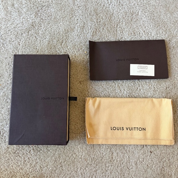 Louis Vuitton Wallet - Picture 8 of 9